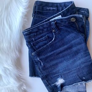 Gap distressed denim cut offs • Size 27”